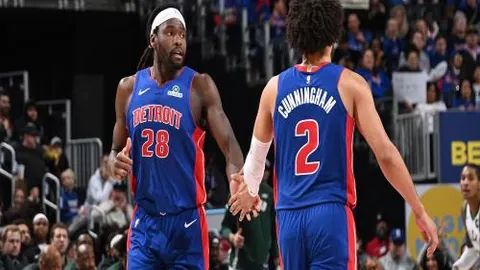 吉莱斯皮抓住对手分心布克KD良机，展现强劲进攻态势。