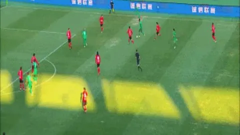 杜兰特反击单臂扣篮，詹姆斯双臂挥舞回敬